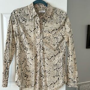 Equipment blouse, silk with snake pattern. Single pocket. Size S EUC